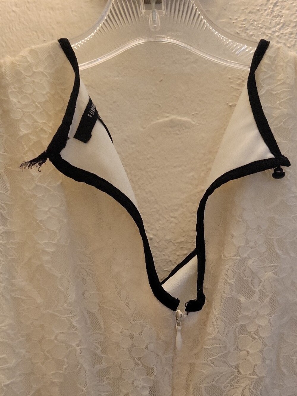 Forever 21 Black and Cream Two-Tone Tie-Front Romper Size Small - Picture 3 of 5